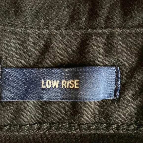 Hollister | Low -Rise Short Jean Overalls - Picture 7 of 7